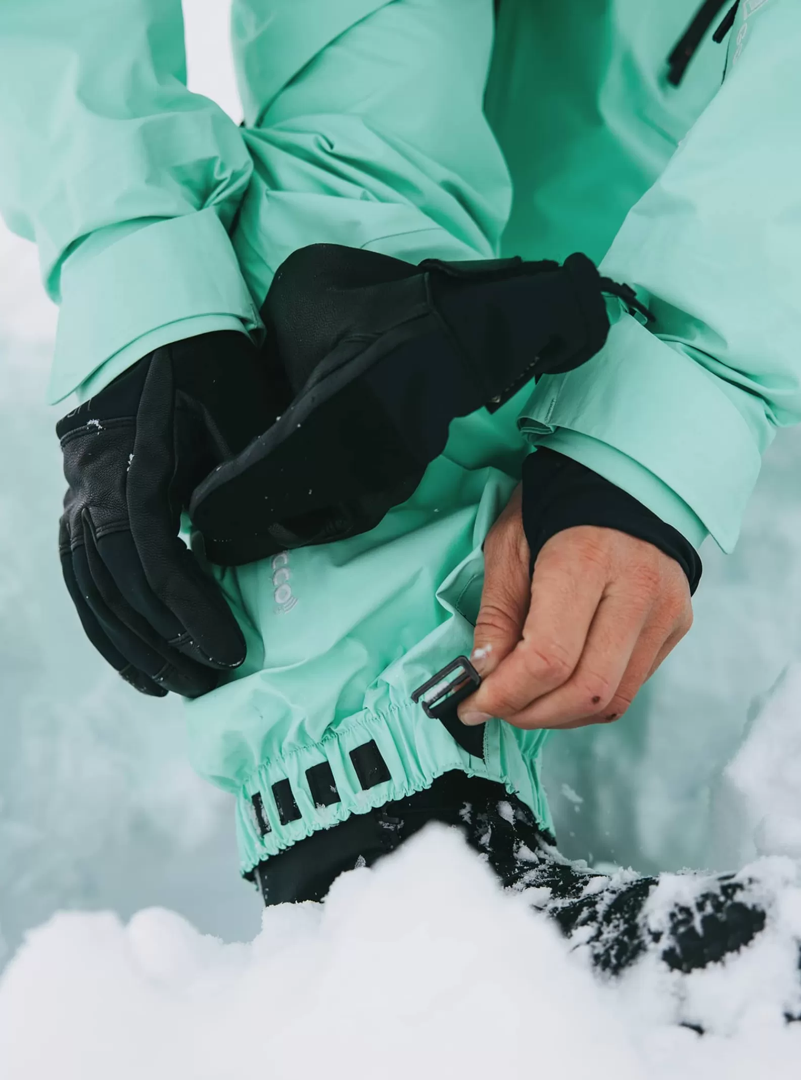 Burton Men's [ak] Acamar GORE-TEX PRO 3L Bib Pants< Snow Pants & Bibs