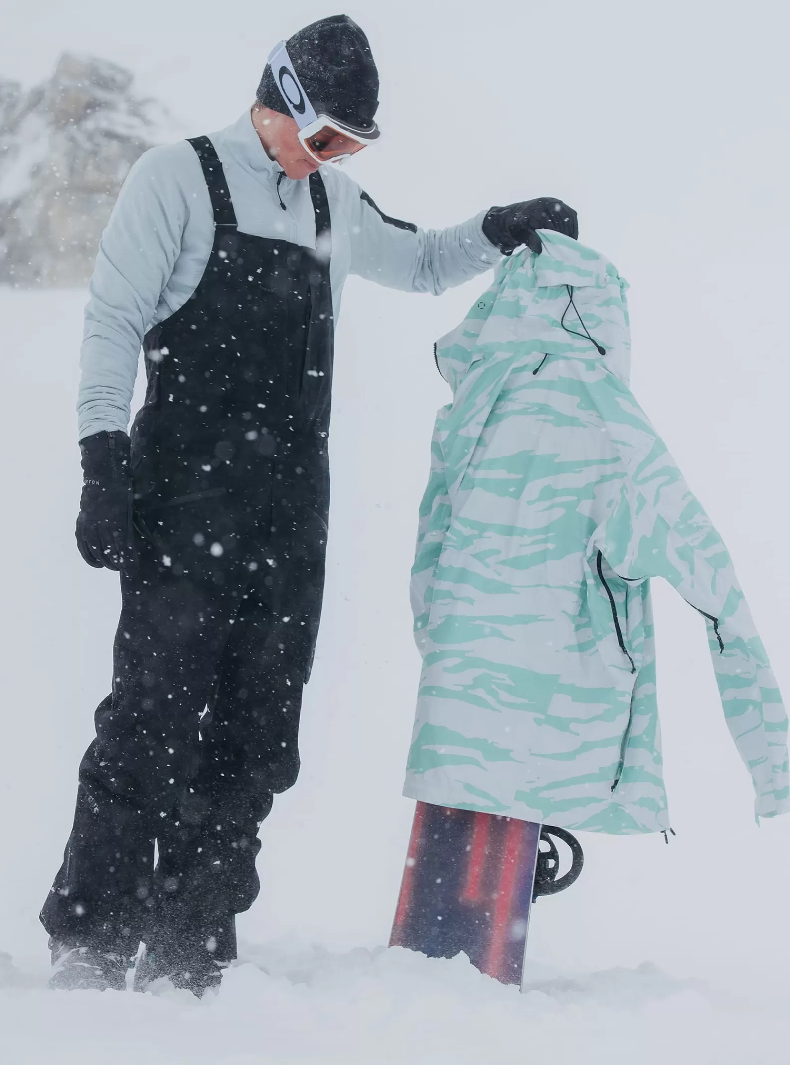 Burton Men's [ak] Freebird GORE‑TEX 3L Stretch Bib Pants< Snow Pants & Bibs
